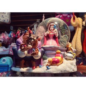 Sisney Snow Globe
